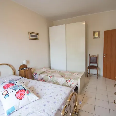 Apartment Trilocale Con Box Auto Varazze